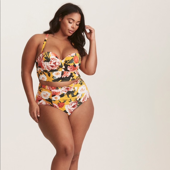 💕SOLD💕 Torrid Floral Twist Lined Bikini Top - Picture 2 of 5